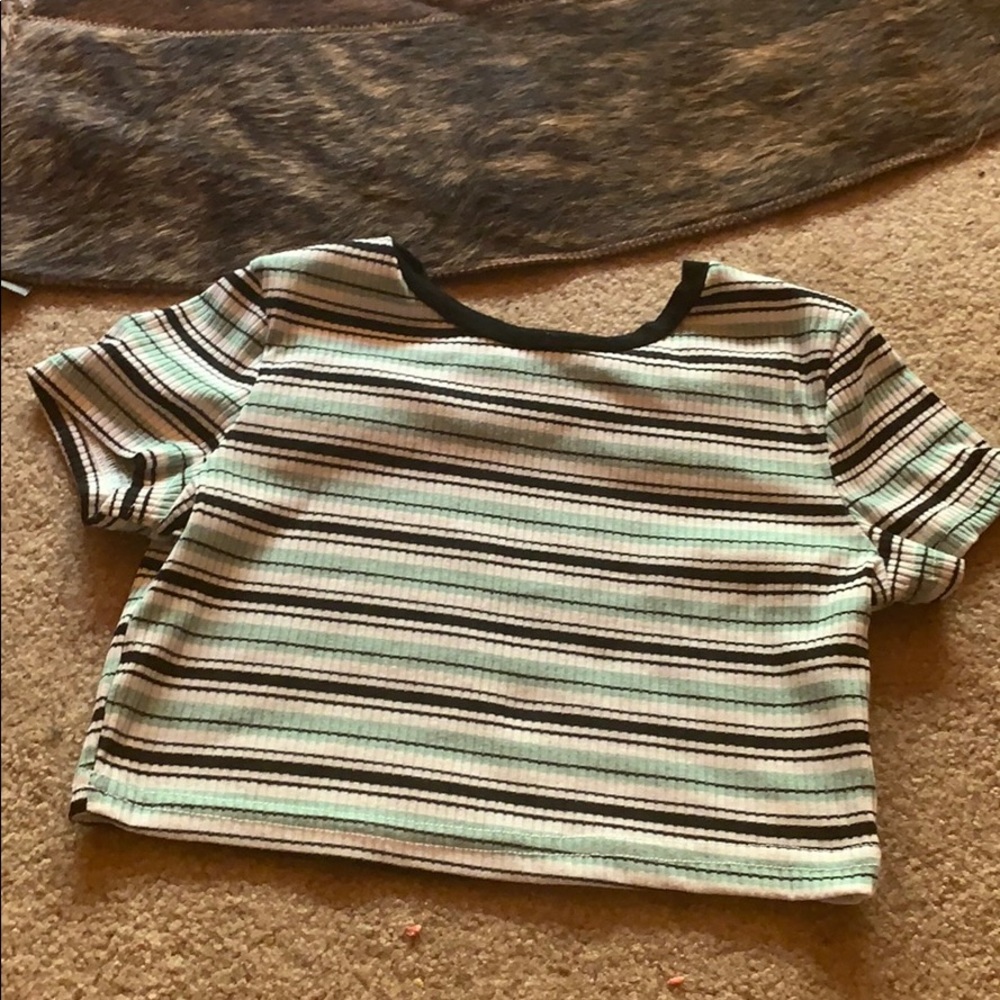 A cute crop top.